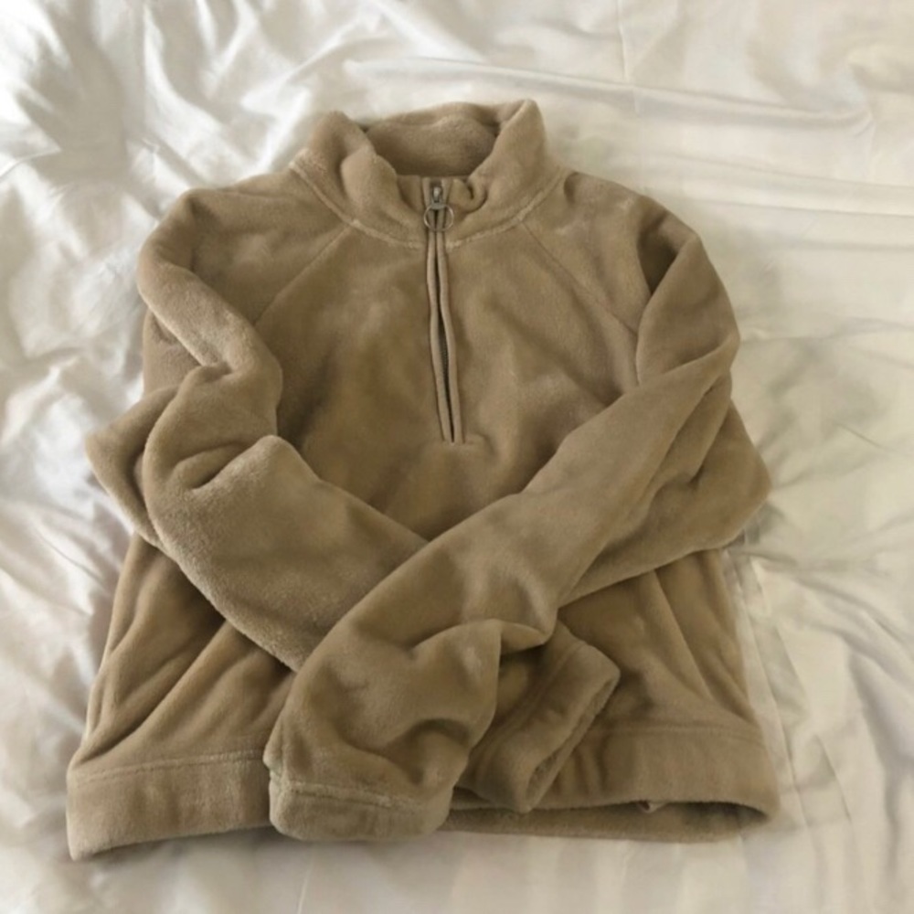 hollister jacket, color tan, size M.